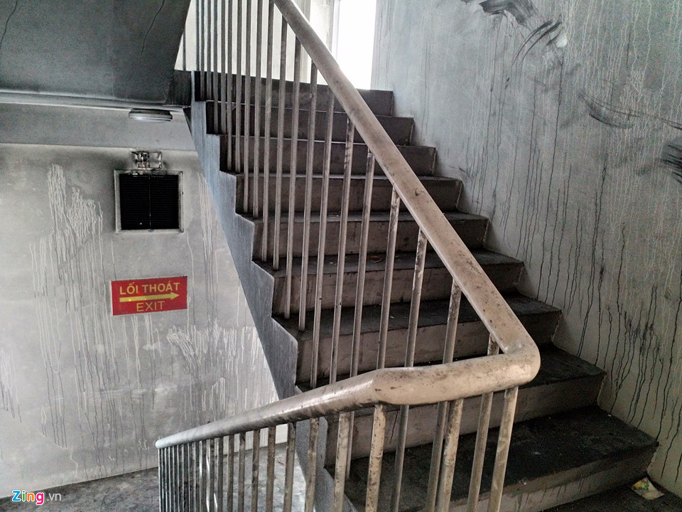 Những dấu bàn tay ám ảnh ở chung cư Carina 20 ngày sau thảm họa